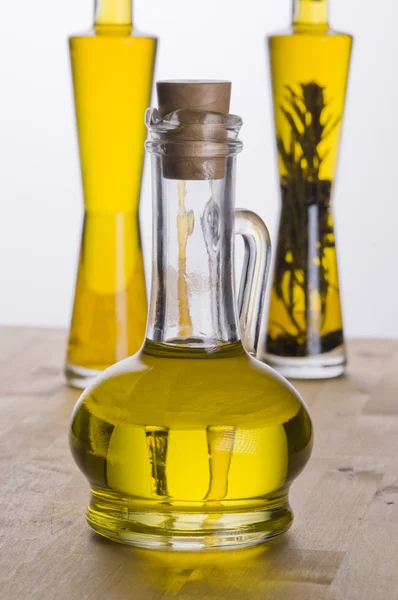 Бутылки оливкового масла — стоковое фото