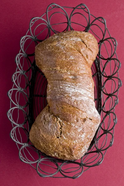 Renkli arka plan üzerinde ekmek — Stok fotoğraf