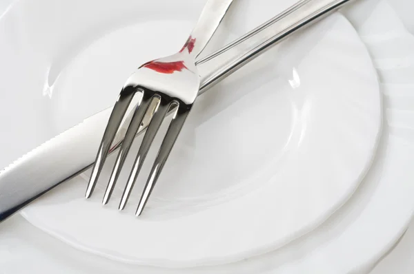 Mes en vork op een bord — Stockfoto
