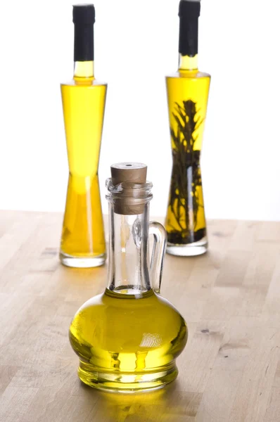 Оливкова олія пляшки — стокове фото