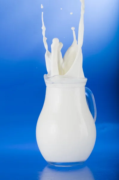 Cream splashing out of jug — Stock Photo, Image