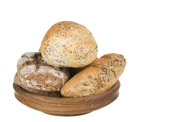 Frisches Brot vor weißem Hintergrund — Stockfoto