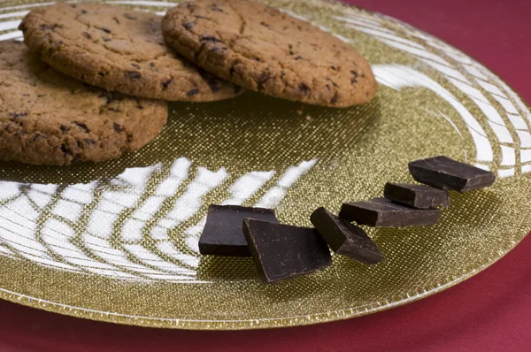 Σοκολάτα και μπισκότα σε ένα πιάτο Εικόνα Αρχείου
