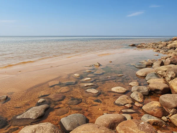 Zee rotsachtige strand — Stockfoto
