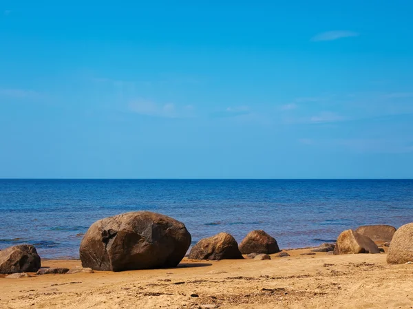 海の岩のビーチ — ストック写真