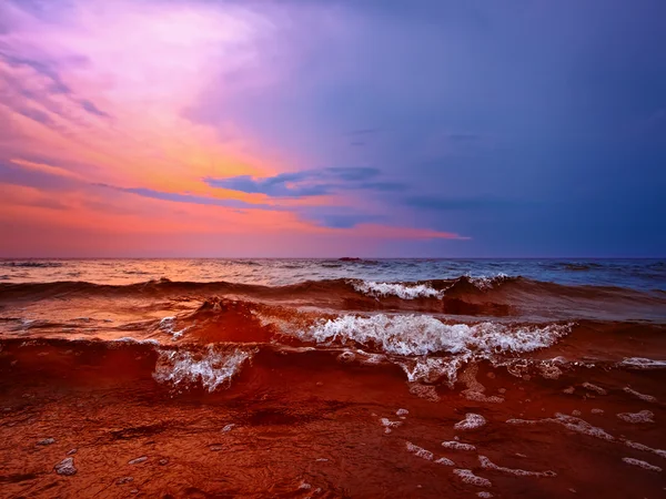 Закат у моря — стоковое фото