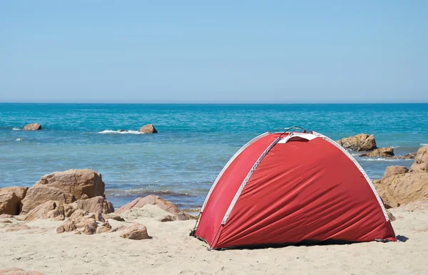 Sahilde çadır — Stok fotoğraf