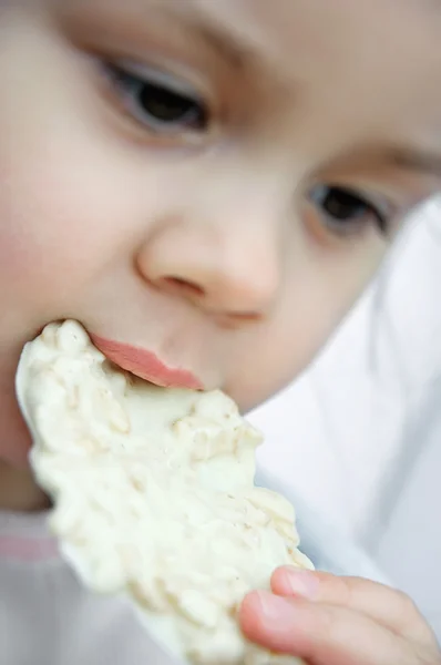 Child eating cookies — Stock Photo, Image