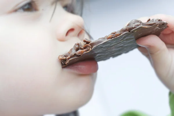 Παιδί που τρώει μπισκότα — Φωτογραφία Αρχείου