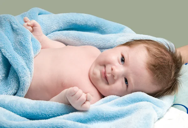 Glad liten baby — Stockfoto