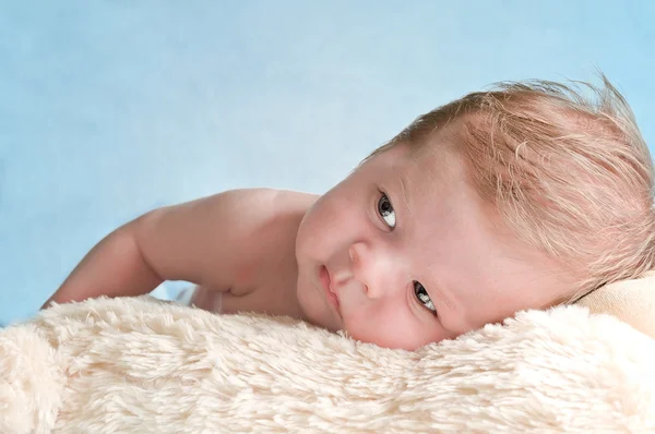 Söt liten spädbarn baby — Stockfoto