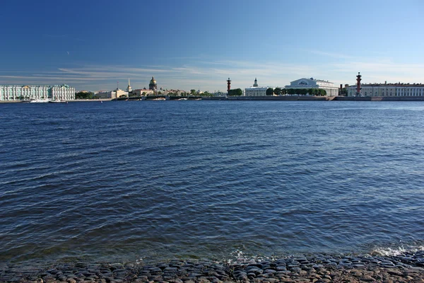 São Petersburgo. Vista do cais do Palácio, antiga Bolsa de Valores e — Fotografia de Stock