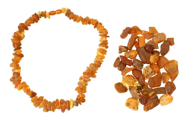Handful of raw amber and necklace made of it — Stockfoto