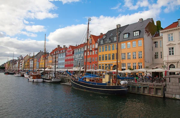 Copenhague (distrito de Nyhavn) em um dia ensolarado de verão — Fotografia de Stock