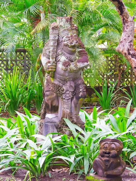 バリ島ウブド近くの寺での像 — ストック写真