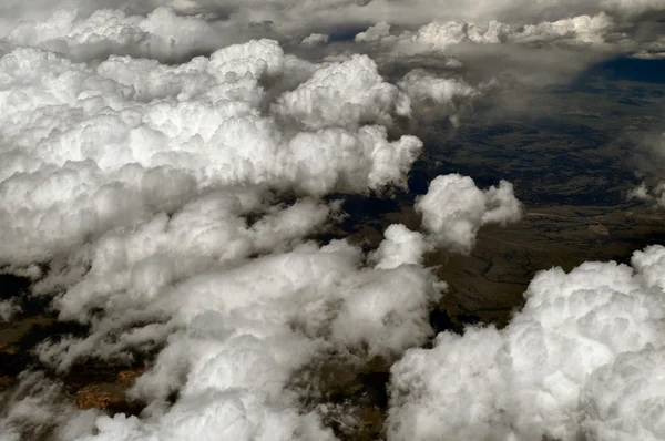 Ariel wolk bergzicht — Stockfoto