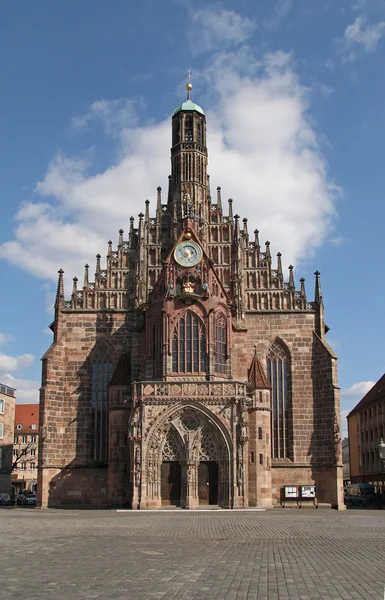 Main Market with famous Frauenkirche Nuremberg — Stock Photo, Image