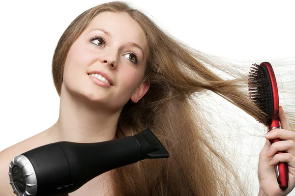 Dívka s dlouhými vlasy dělá sám na sebe kadeřní. — Stock fotografie