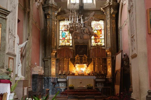 古教堂的内部 — 图库照片
