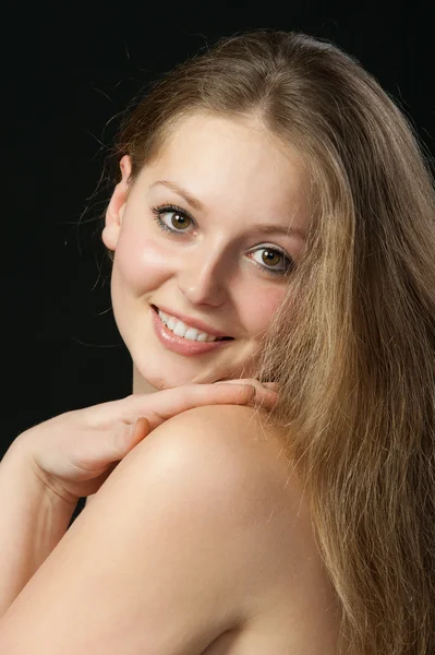 A gyönyörű lány, hosszú haj, Közelkép a portré — Stock Fotó