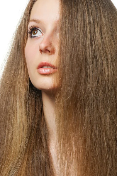 Красива дівчина з довгим здоровим волоссям — стокове фото