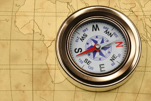 Oude kompas en kaart — Stockfoto