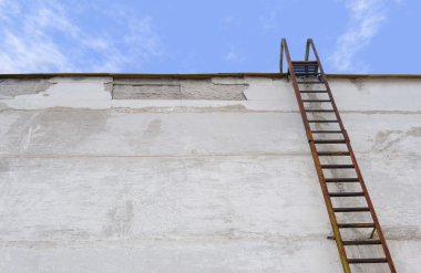 Ladder at a wall clipart