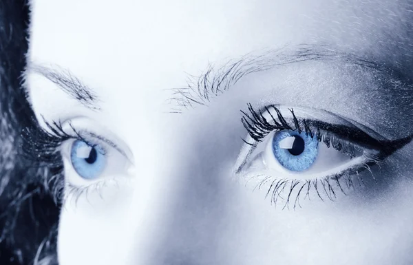 Kobiece oczy niebieskie — Zdjęcie stockowe