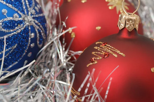 Brinquedo de Natal em decoração de prata — Fotografia de Stock