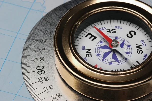 Kompass och kort — Stockfoto