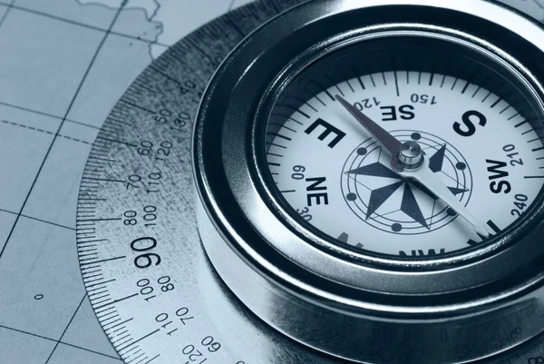 Kompas en kaart — Stockfoto