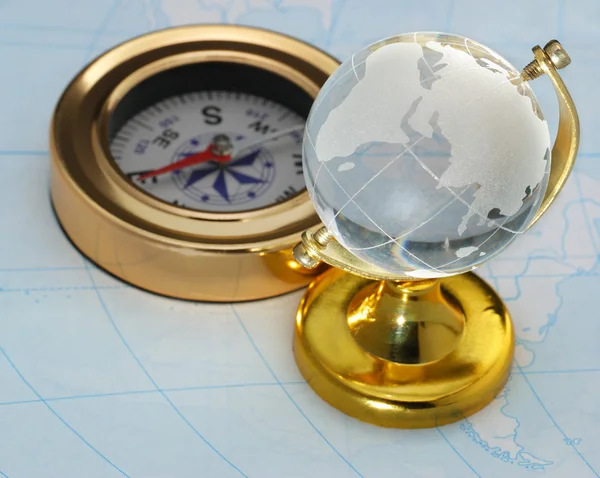 Kompas i świecie — Zdjęcie stockowe