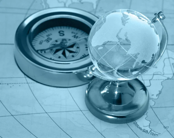 Kompas a zeměkoule — Stock fotografie
