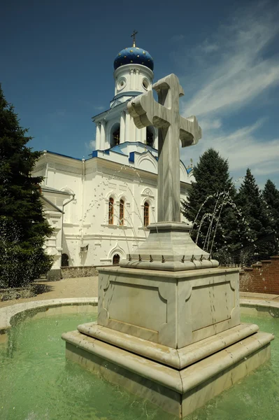 Cross - a fountain in orthodox laurels — Stock Photo, Image