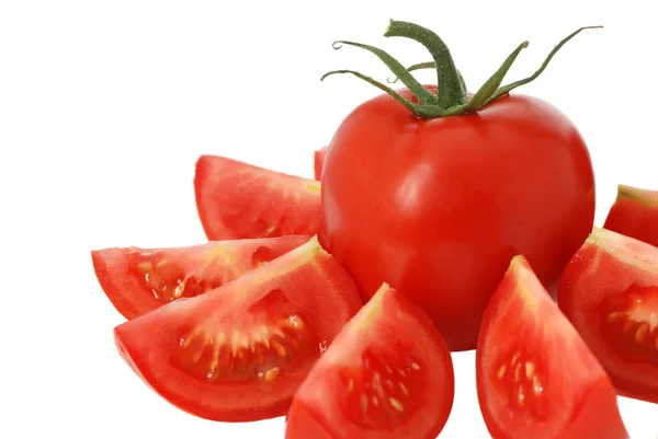 Geschnittene Tomaten isoliert — Stockfoto