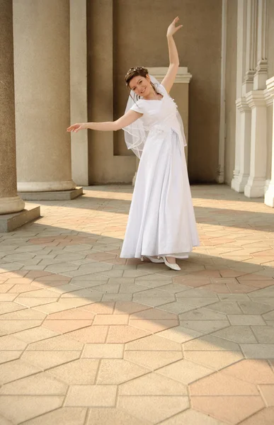 The dancing bride — Stock Photo, Image