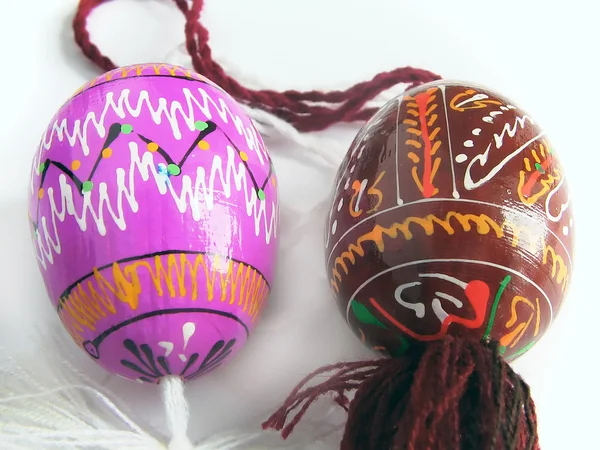 Yumurta - geçirilen halatlar ile boyalı Paskalya — Stok fotoğraf