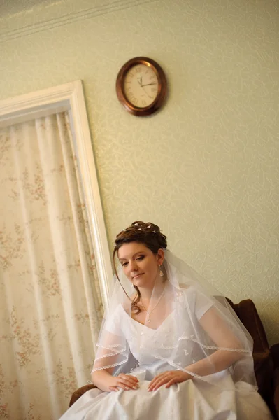 La sposa su un prato inglese — Foto Stock