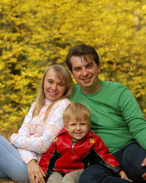 Family in autumn forest — Stock Photo, Image