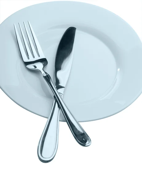 Kniv och gaffel på en tallrik — Stockfoto