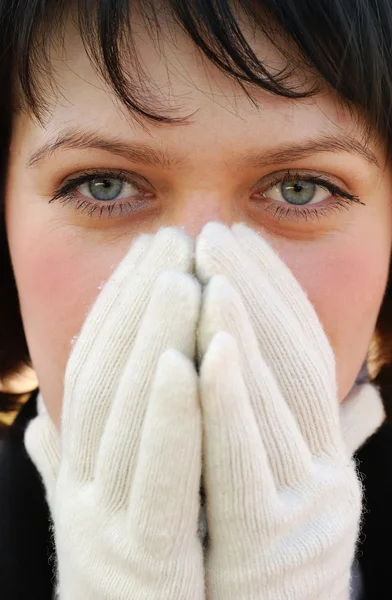 The girl in winter gloves — Stock Photo, Image