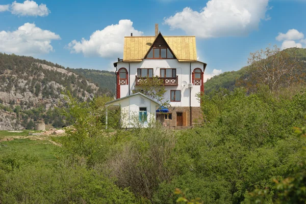 Das Haus in einem Tal — Stockfoto