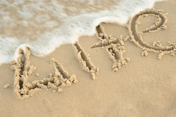 Напис "життя" на піску — стокове фото