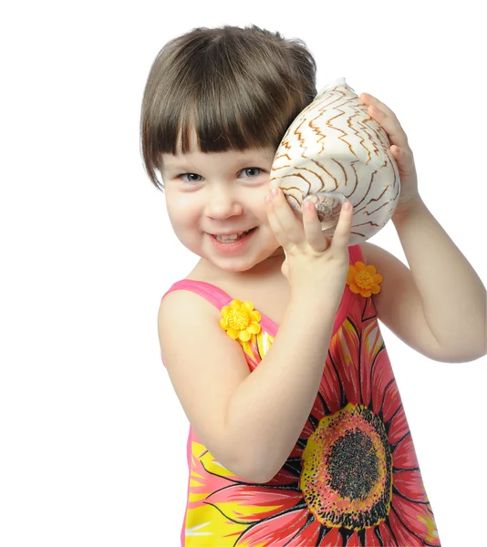 Seashell ile küçük kız — Stok fotoğraf