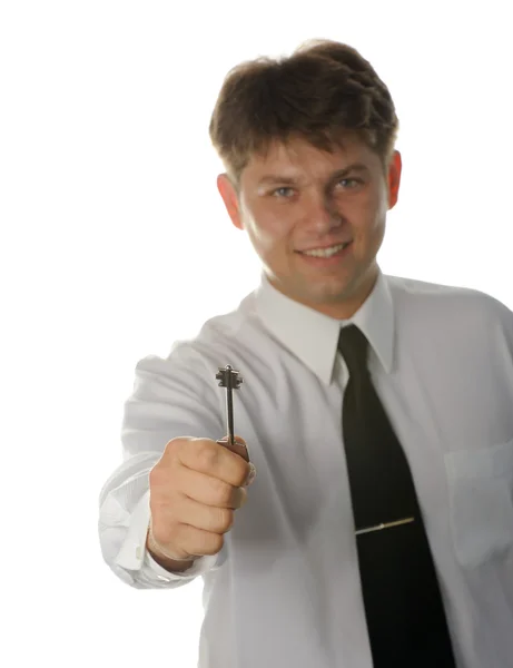 O jovem homem de negócios com uma chave em uma mão — Fotografia de Stock