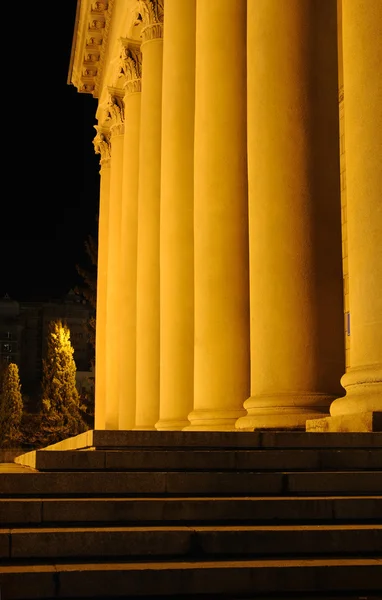 Säulen eines Gebäudes — Stockfoto