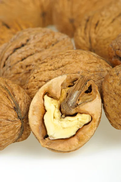 Split walnut — Stock Photo, Image