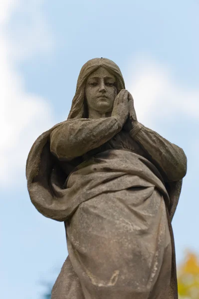 Леді Гуадалупе пам'ятник на кладовищі — стокове фото
