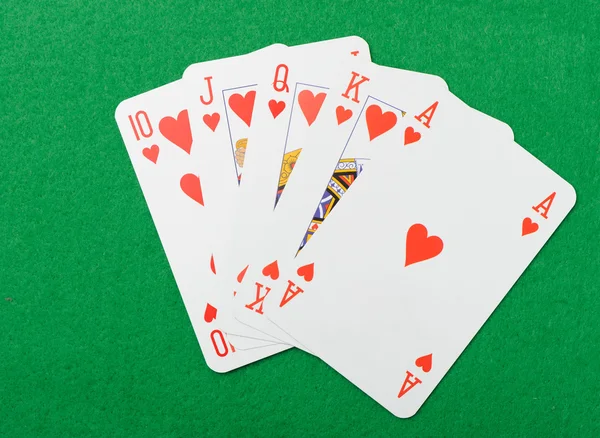 Yeşil bir arka plan üzerinde oyun kartları — Stok fotoğraf