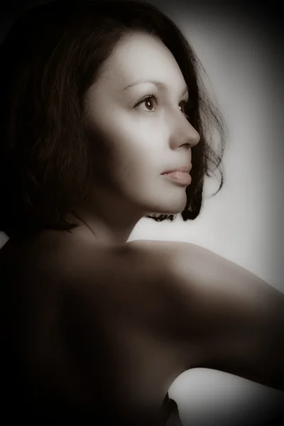 Portrét ženy. hezká dívka v profilu. monochromatický — Stock fotografie